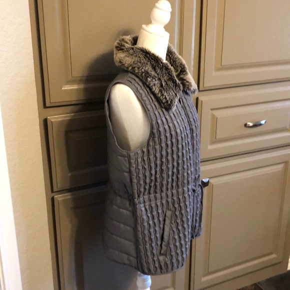 Onque vest with removable fur collar - Picture 3 of 8
